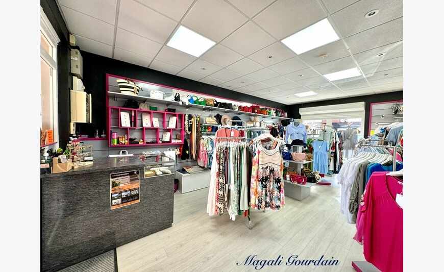 Exceptionnel Fonds De Commerce De Mode En Emplacement N°1 -