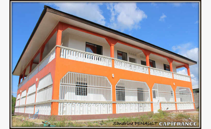 A Vendre A Maripasoula (Guyane Francaise) 7 Immeubles De