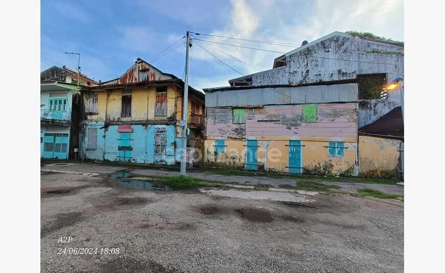 Cayenne ensemble immobilier à réhabiliter