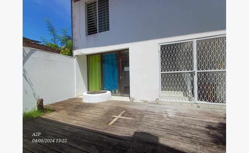 à louer Cayenne Local commercial 34 m² - 700