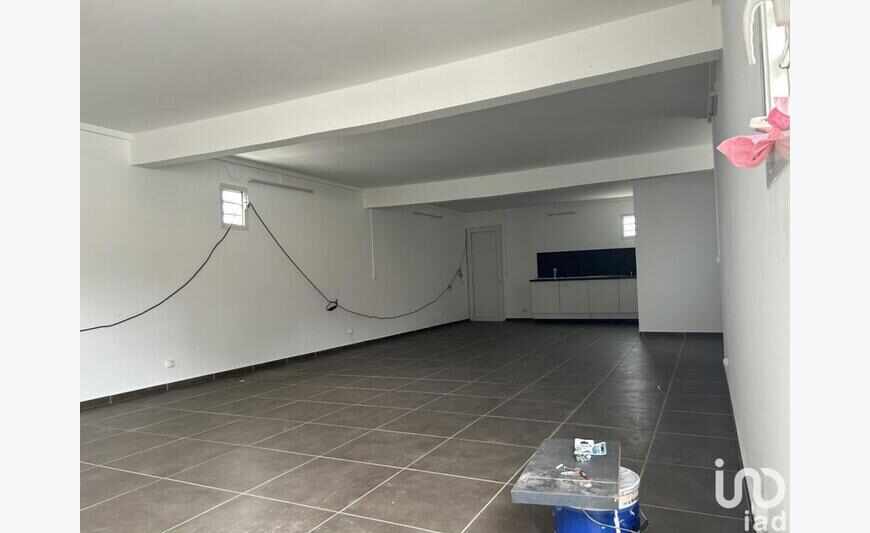 Location Surface diverse 81 m²