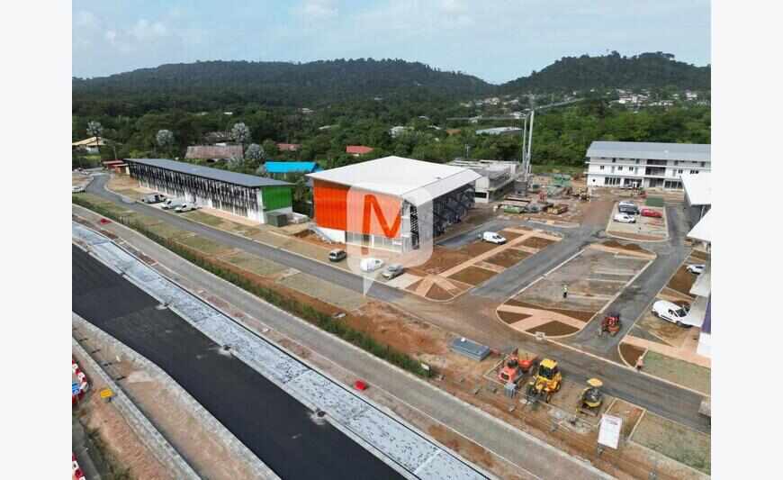 Dpt (Guyane) , à louer Matoury local de 194 m² situé au Rdc