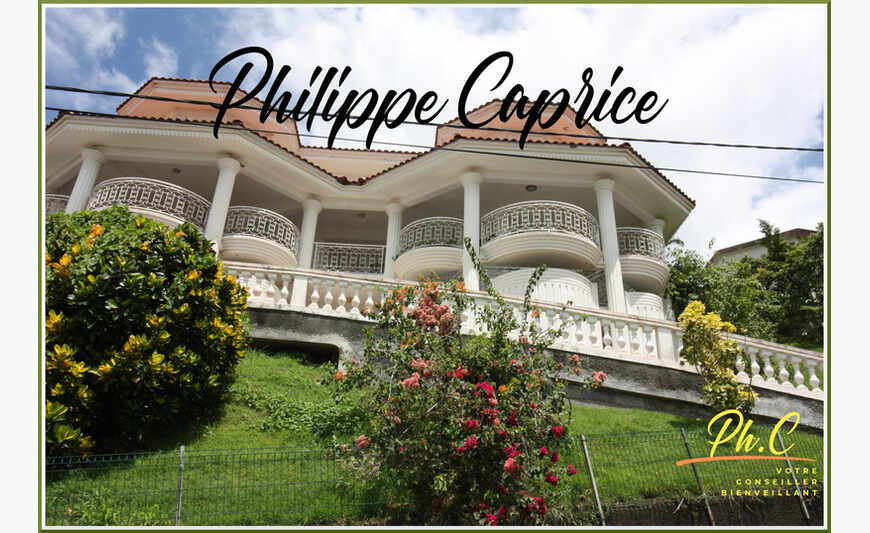 Maison 176 m² 8 pièces sur 2 niveaux - Fort De France (972)