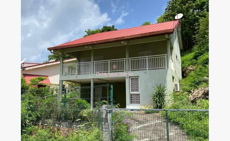 Maison T5 et studio, 200m² à Ste Anne