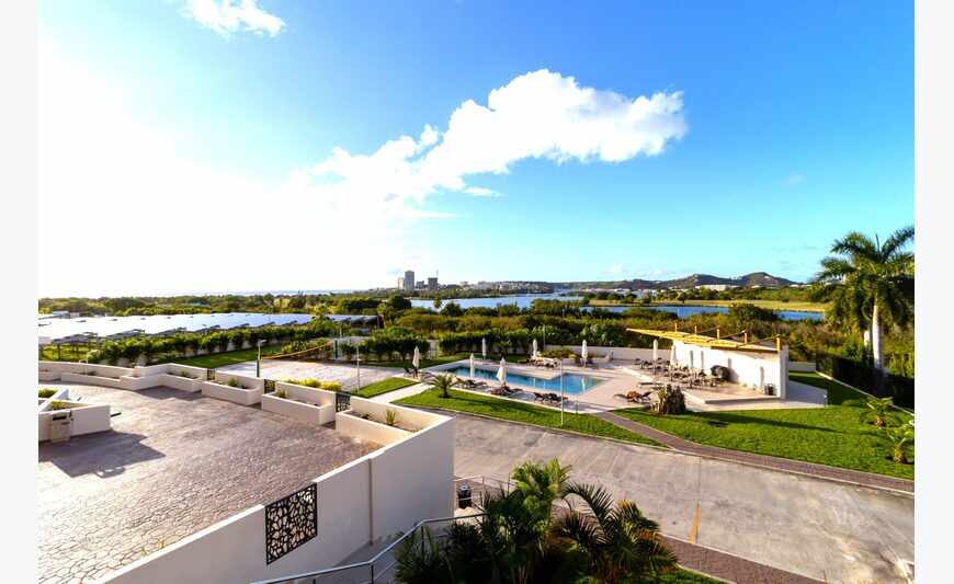 Charming Studio Unit ‘Le Jaune’ at The Emerald in Maho