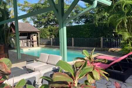À Kourou, villa avec piscine de 140m2 à acheter 525000 Eur