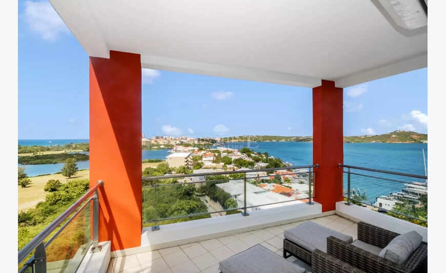 Appartement met 2 slaapkamers, uitzicht op de oceaan en een aanlegsteiger