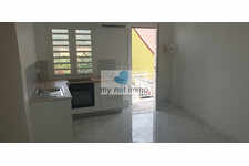 Beau F2 rénové proche de toutes commodités et marina