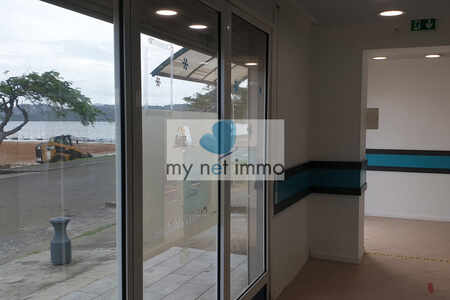 Front de mer, beau local commercial