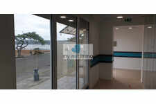 Front de mer, beau local commercial