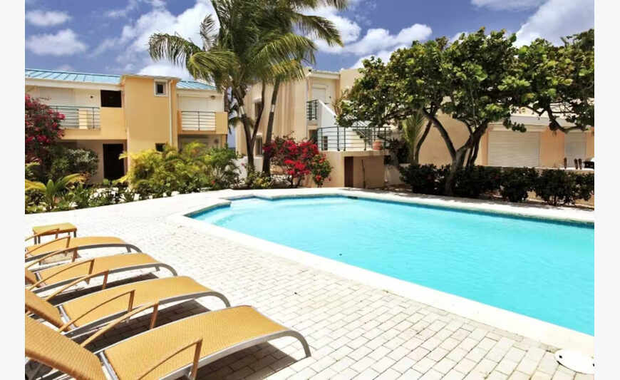 Luxury Living Condo at the Beach with Amenities