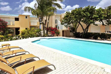 Luxury Living Condo at the Beach with Amenities