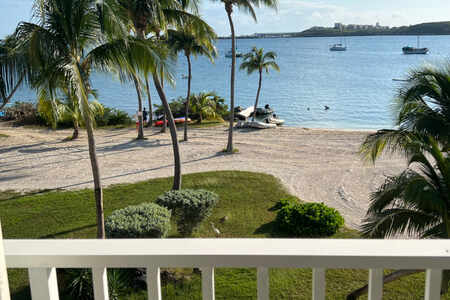 3 room residence Le Flamboyant facing the lagoon