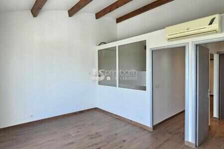 Proche Hope Estate, Bureaux 5 pièces à louer