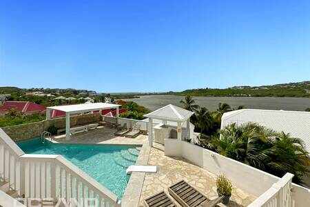 Sea View 2-Bedroom Apartment – Idolem Residence, Charm &