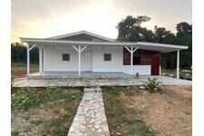 À Kourou, maison meublée composée d'un séjour climatisé, 2 c