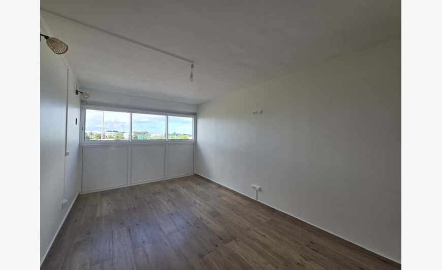Appartement à louer 4 pièces, Le Raizet - Les Abymes