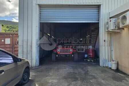 Grand Case - Hangar 168m² au sol + 90m² mezzanine