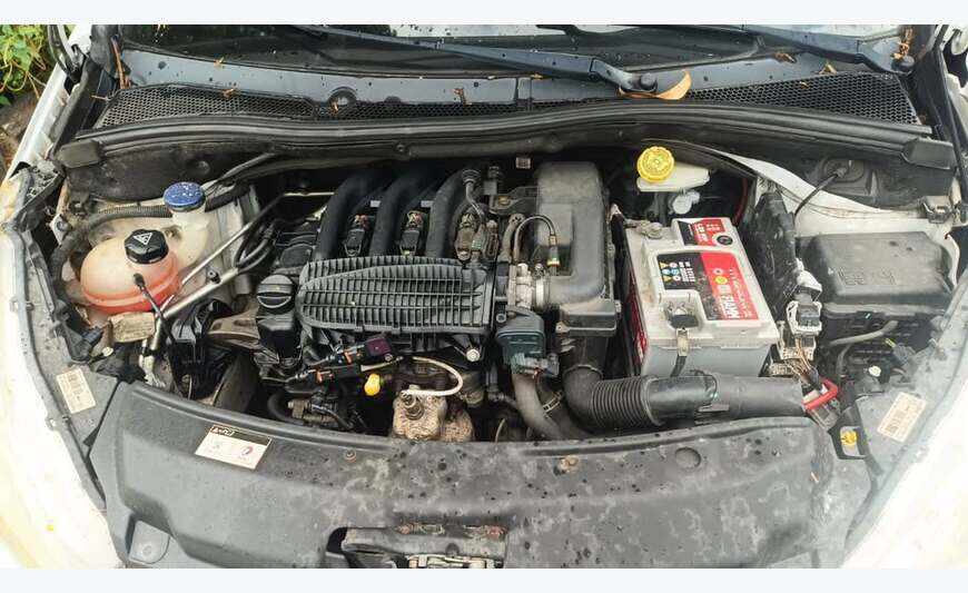 EN PIÈCES 208 peugeot 1,2l Puretech Essence de 2015