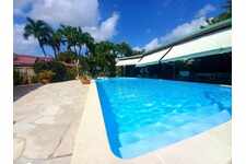 Villa et dépendances, piscine, 10 pièces Baie Mahault (971)