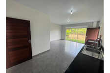 Maisonnette mitoyenne 2 pièces au Rdc avec jardin à Matoury