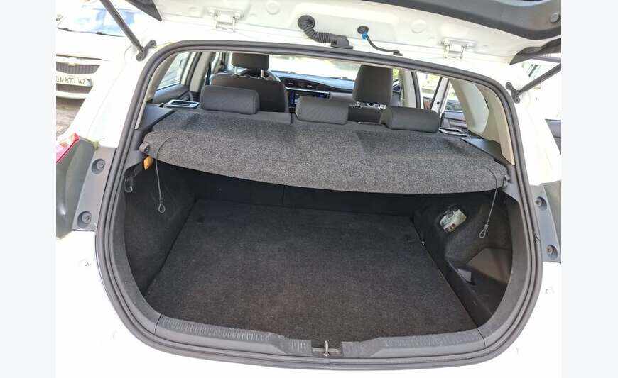Toyota auris hybride essence automatique