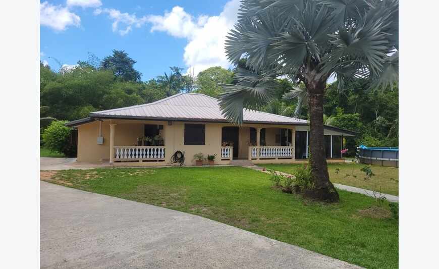 Matoury - Maison T4 avec piscine sur 2000 m² de terrain