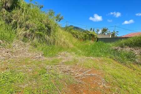 Terrain plat constructible - 610 m² - Les Makes (97421)