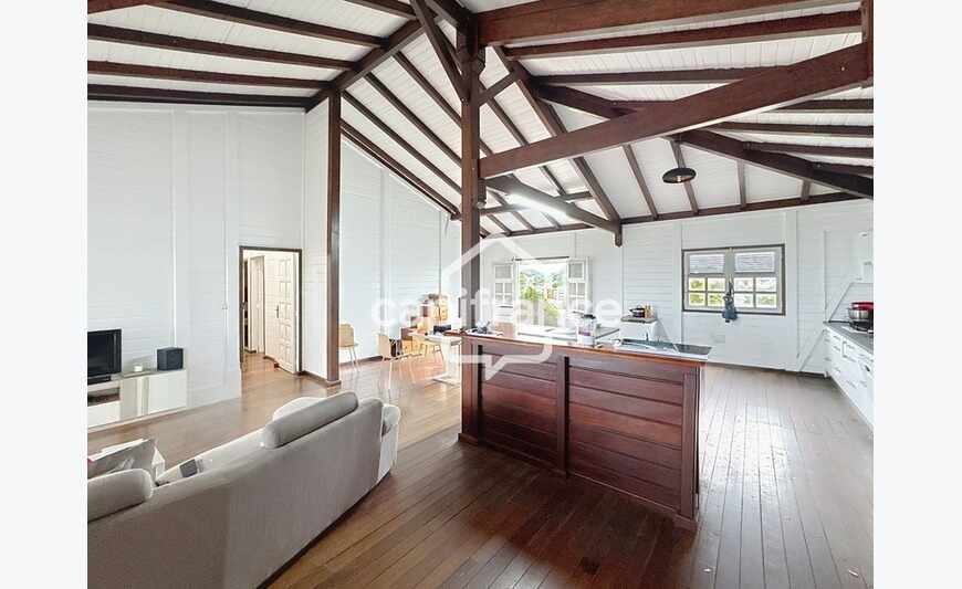 Grande Maison Composée De 3 Logements 430 m² Les Abymes