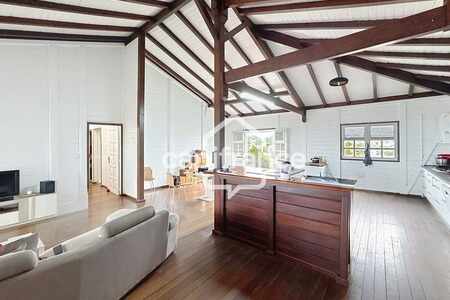 Grande Maison Composée De 3 Logements 430 m² Les Abymes