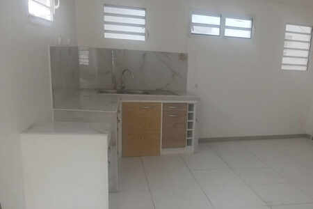 Studio non meublé à Ravine Vilaine FDF