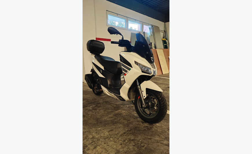 Scooter Aprilia SV160