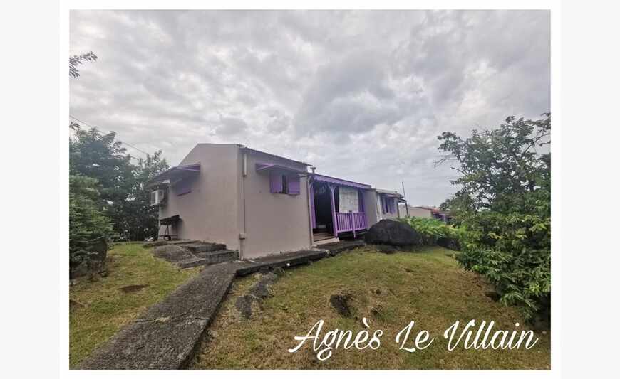 Propriété à Rénover à 300 m de la Plage de Grande Anse