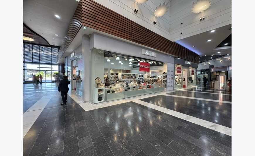 A Louer, exceptionnelle surface commerciale au centre de