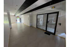 Local commercial avec vitrine - Centre-ville , rue