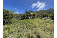 Terrain avec maison et possibilité d'extension