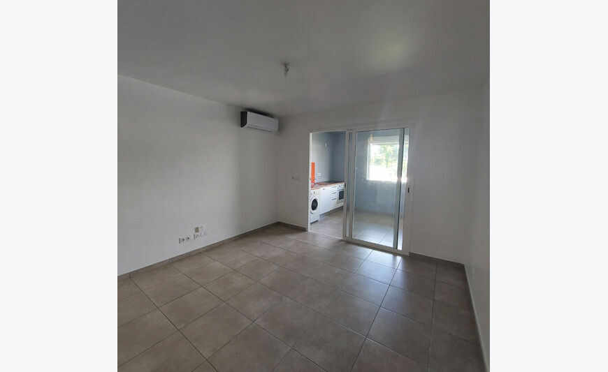 Studio avec terrasse - Remire-Montjoly - parking et cuisine