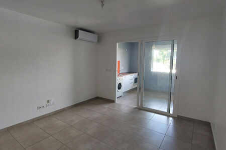 Studio avec terrasse - Remire-Montjoly - parking et cuisine