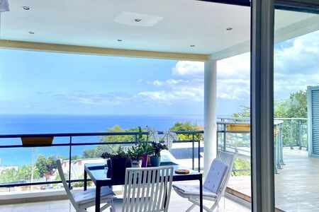 Maison familiale avec vue mer et port – La Possession