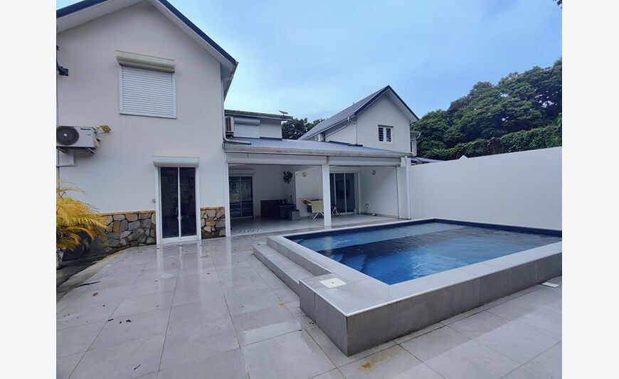 Location Exceptionnelle - Maison Neuve T4 Avec Piscine Et