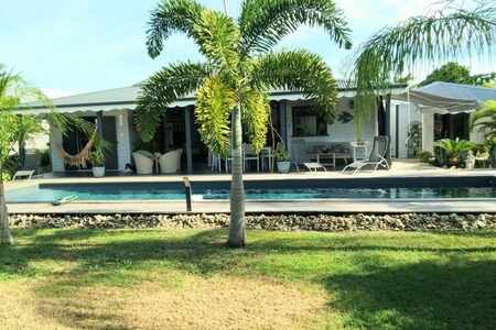 Villa contemporaine en bois de 100 m² avec piscine à Saint