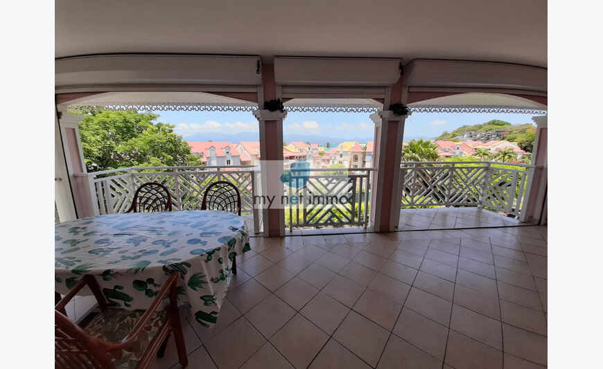 Appartement F3 meublé vue mer à Bas du Fort