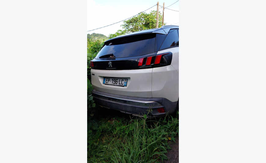 3008 Peugeot essence, automatique, accidenté