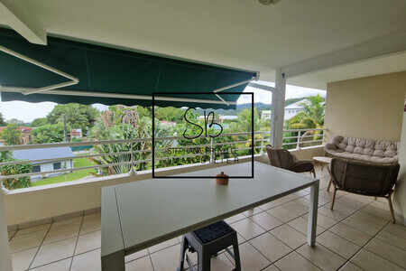 Fort De France : Exclusivité - T4 au dernier étage vue mer -