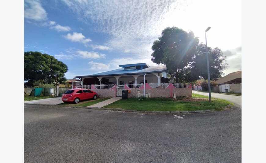 Kourou- Zone commercial Pariacabo- propriété de 5 logements