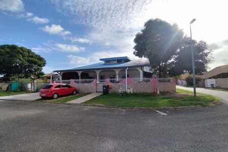 Kourou- Zone commercial Pariacabo- propriété de 5 logements