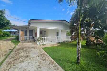 Maison de type F4, appartement F2, piscine carbet