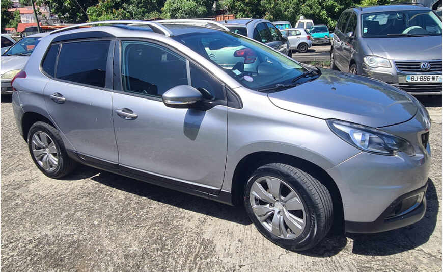 Peugeot 2008 année 2018 73000 km 1.2l essence BVA
