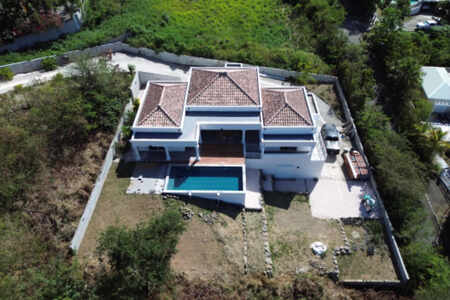 EXCEPTIONAL VILLA IN THE ORIENTAL BAY AREA
