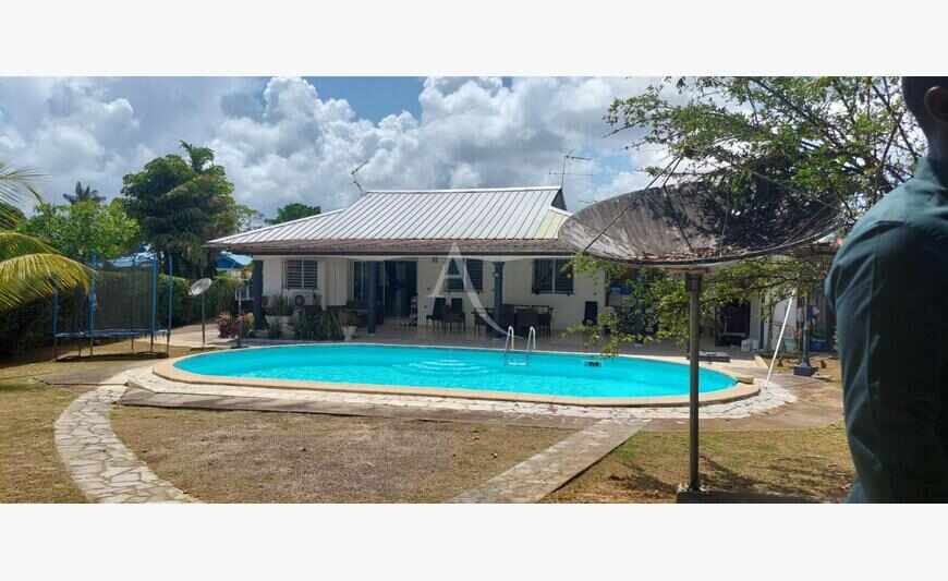 Superbe Villa T5 De 150 m2 Avec Piscine Et Jardin +